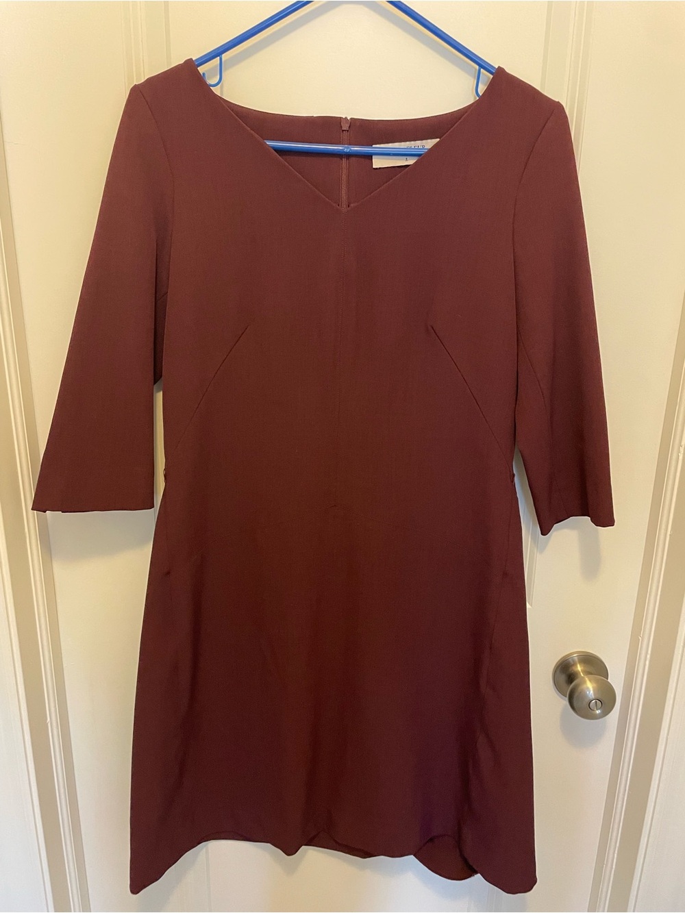 MM LaFleur Women's V-Neck Three-Quarter Sleeve Shift Dress - Deep Burgundy